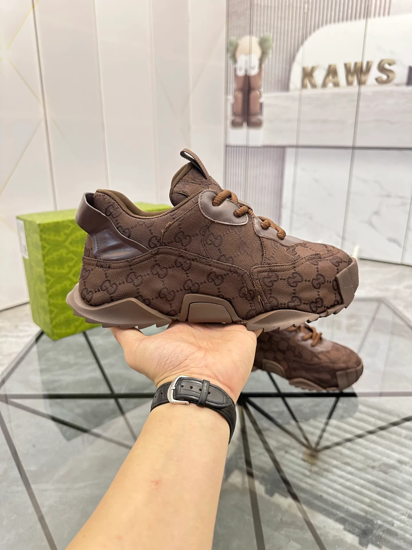 Men's shoes for sale 💰: 💰P580¥ Product trademark: Gucci* "Gucci*" low-top casual shoes Regular size: 38-45 (can be customized to 46) Large size Product materials: Upper imported cowhide stitching original material, breathable lining, original outsole. No.: 0008